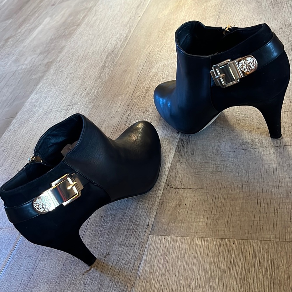 Vince Camuto Booties 7M